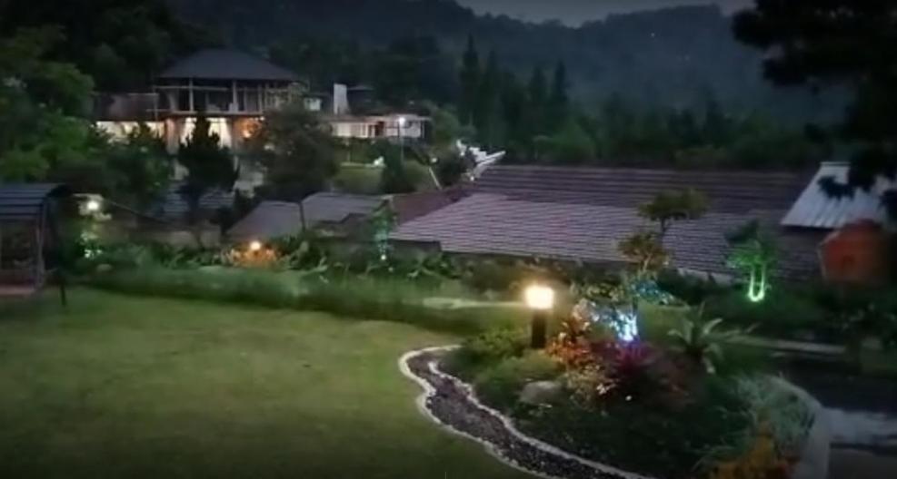 Villa Chacha At Macarena, Megamendung Exterior foto
