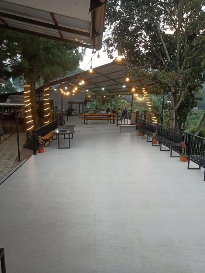 Villa Chacha At Macarena, Megamendung Exterior foto